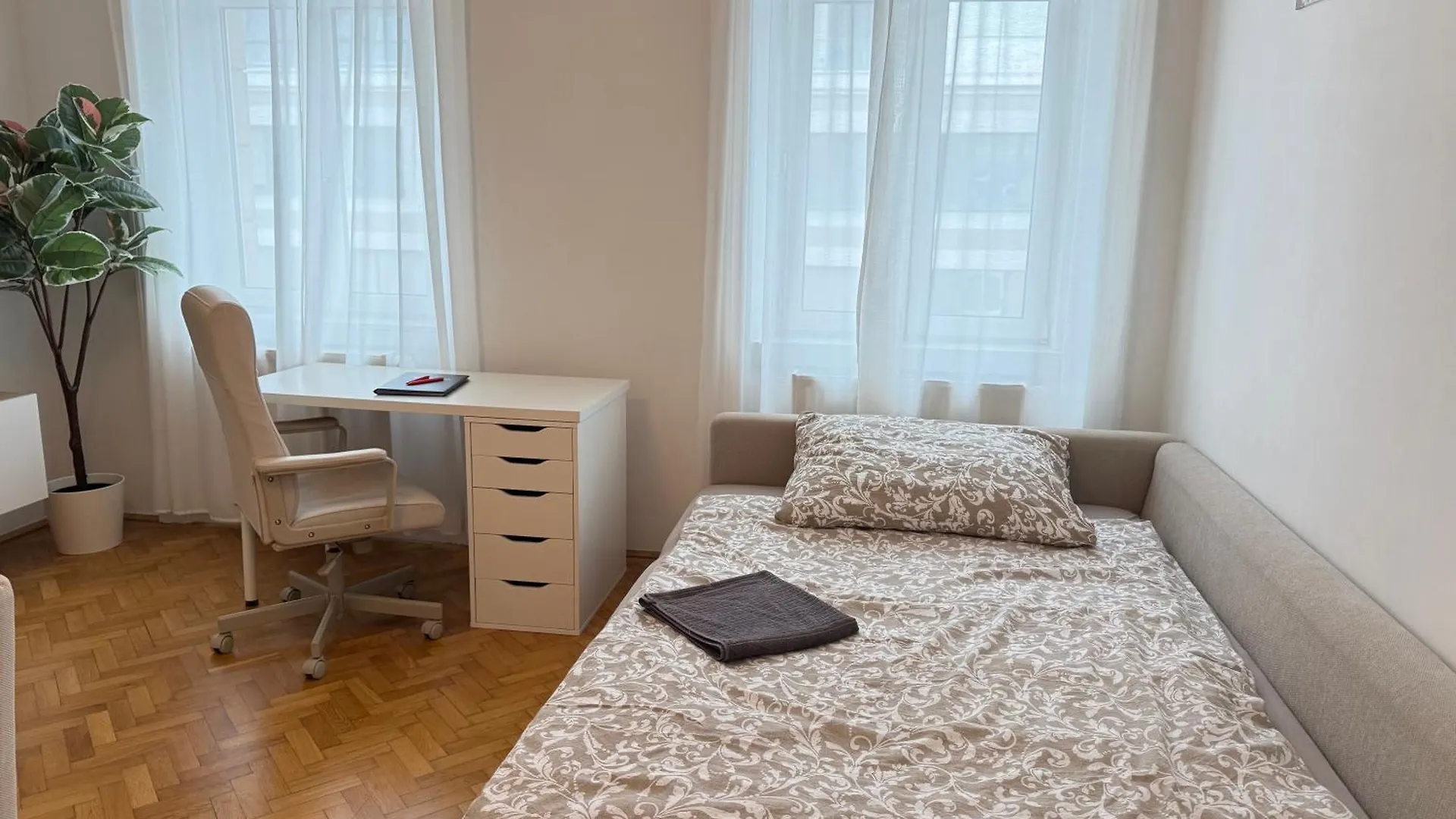 Stilvolles Zentrales Apartment Im Schoensten Bezirk Wiens - Free Parking